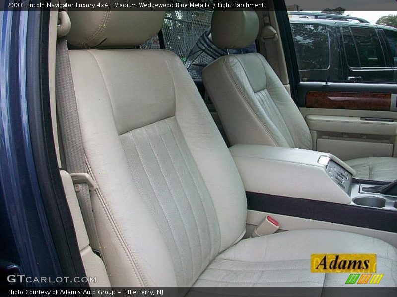 Medium Wedgewood Blue Metallic / Light Parchment 2003 Lincoln Navigator Luxury 4x4