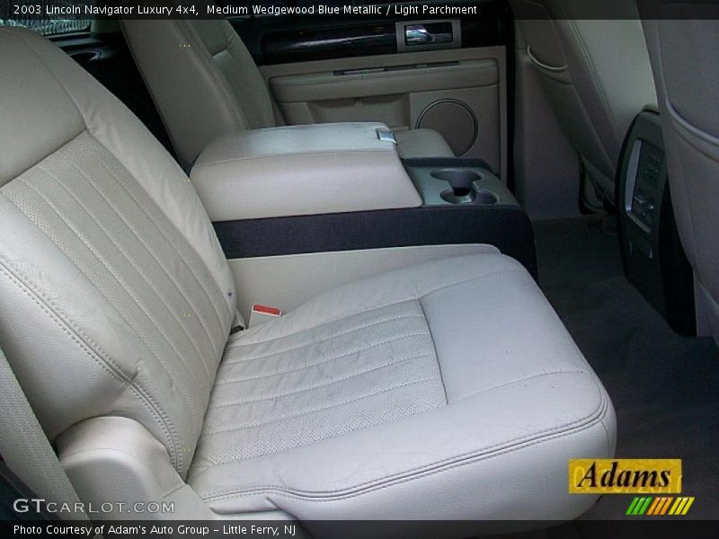 Medium Wedgewood Blue Metallic / Light Parchment 2003 Lincoln Navigator Luxury 4x4
