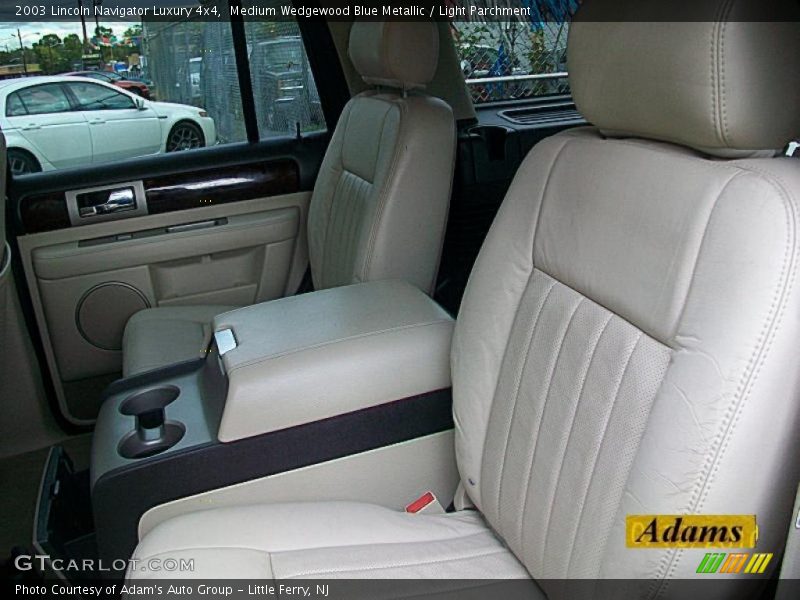 Medium Wedgewood Blue Metallic / Light Parchment 2003 Lincoln Navigator Luxury 4x4