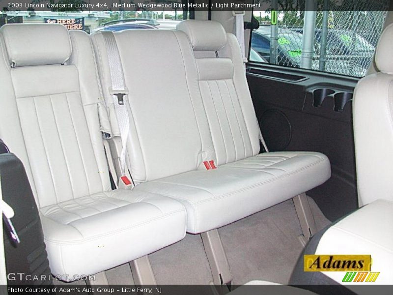 Medium Wedgewood Blue Metallic / Light Parchment 2003 Lincoln Navigator Luxury 4x4