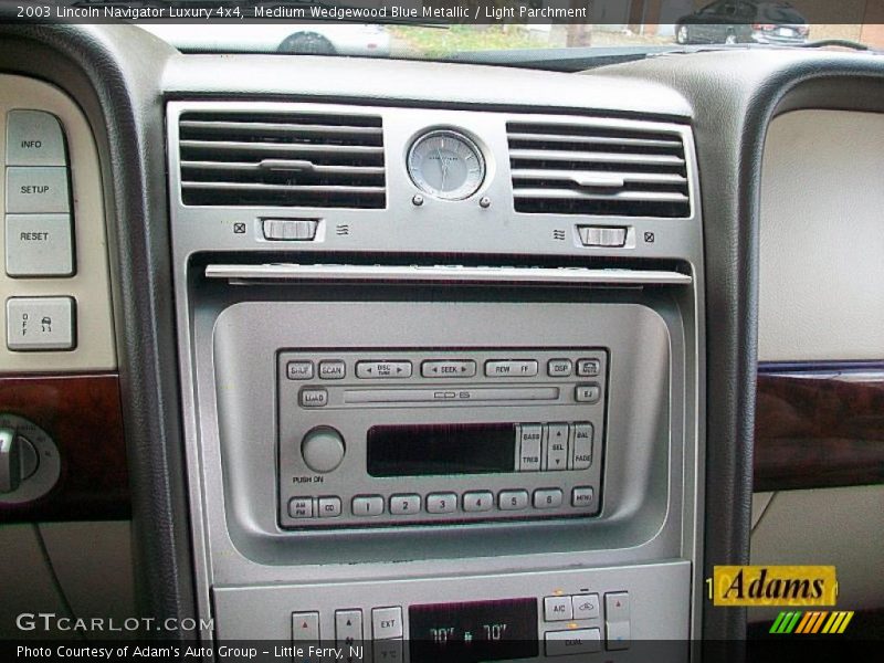 Medium Wedgewood Blue Metallic / Light Parchment 2003 Lincoln Navigator Luxury 4x4