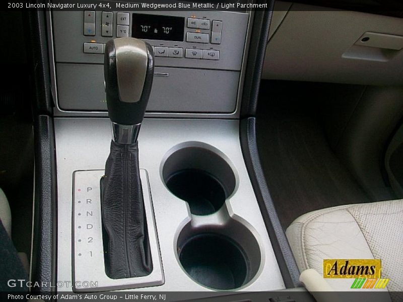 Medium Wedgewood Blue Metallic / Light Parchment 2003 Lincoln Navigator Luxury 4x4