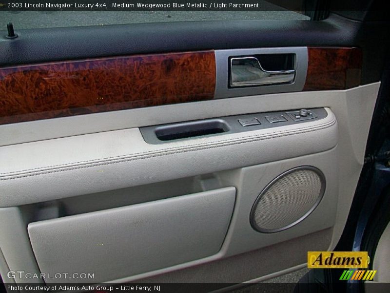Medium Wedgewood Blue Metallic / Light Parchment 2003 Lincoln Navigator Luxury 4x4