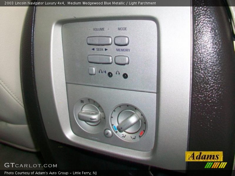 Medium Wedgewood Blue Metallic / Light Parchment 2003 Lincoln Navigator Luxury 4x4