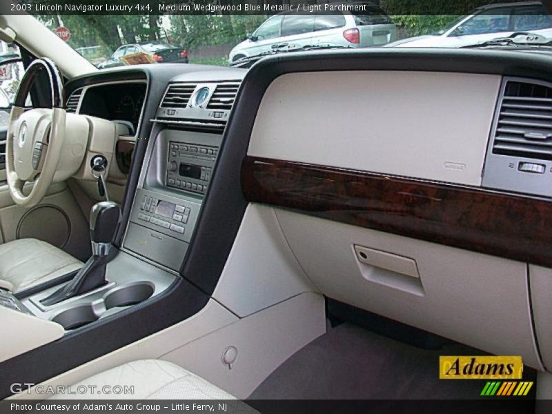Medium Wedgewood Blue Metallic / Light Parchment 2003 Lincoln Navigator Luxury 4x4