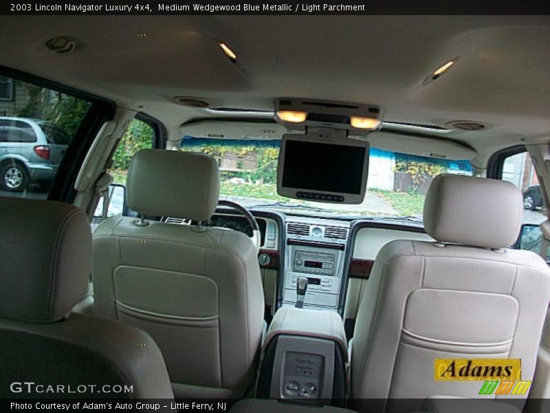 Medium Wedgewood Blue Metallic / Light Parchment 2003 Lincoln Navigator Luxury 4x4