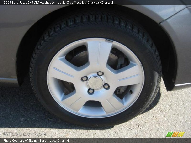  2005 Focus ZX5 SES Hatchback Wheel