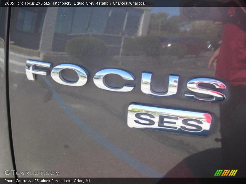  2005 Focus ZX5 SES Hatchback Logo