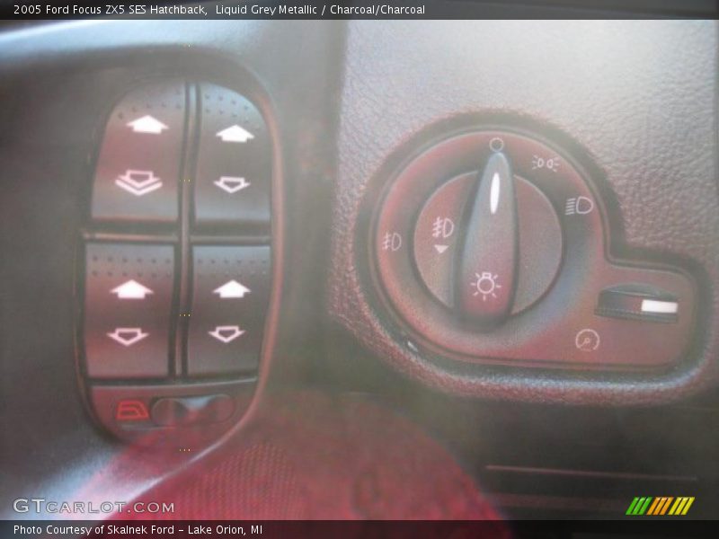 Liquid Grey Metallic / Charcoal/Charcoal 2005 Ford Focus ZX5 SES Hatchback