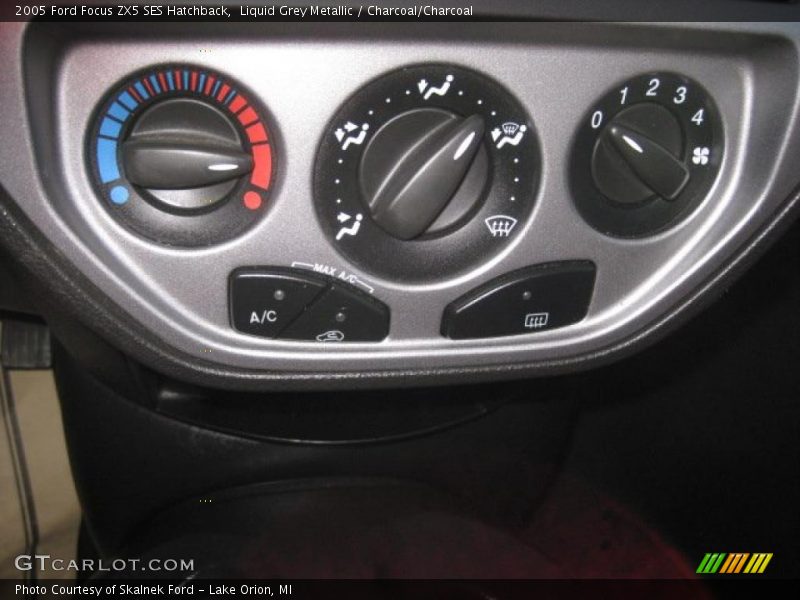 Liquid Grey Metallic / Charcoal/Charcoal 2005 Ford Focus ZX5 SES Hatchback