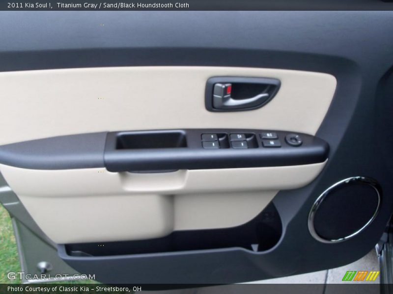Titanium Gray / Sand/Black Houndstooth Cloth 2011 Kia Soul !
