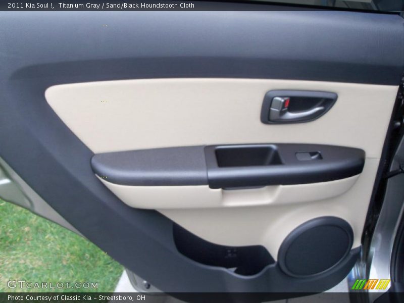 Titanium Gray / Sand/Black Houndstooth Cloth 2011 Kia Soul !