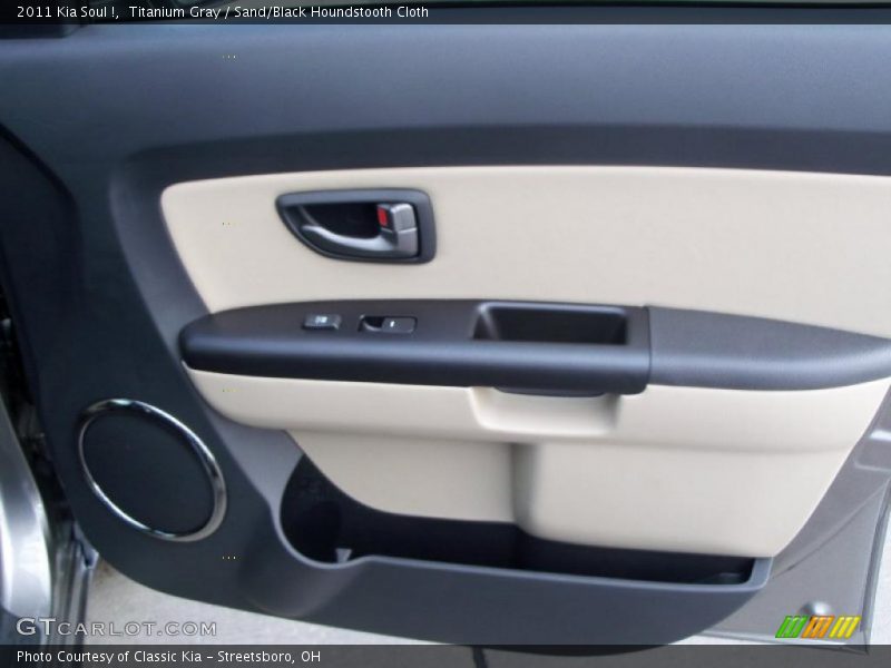 Titanium Gray / Sand/Black Houndstooth Cloth 2011 Kia Soul !