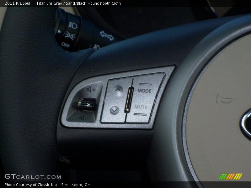 Titanium Gray / Sand/Black Houndstooth Cloth 2011 Kia Soul !