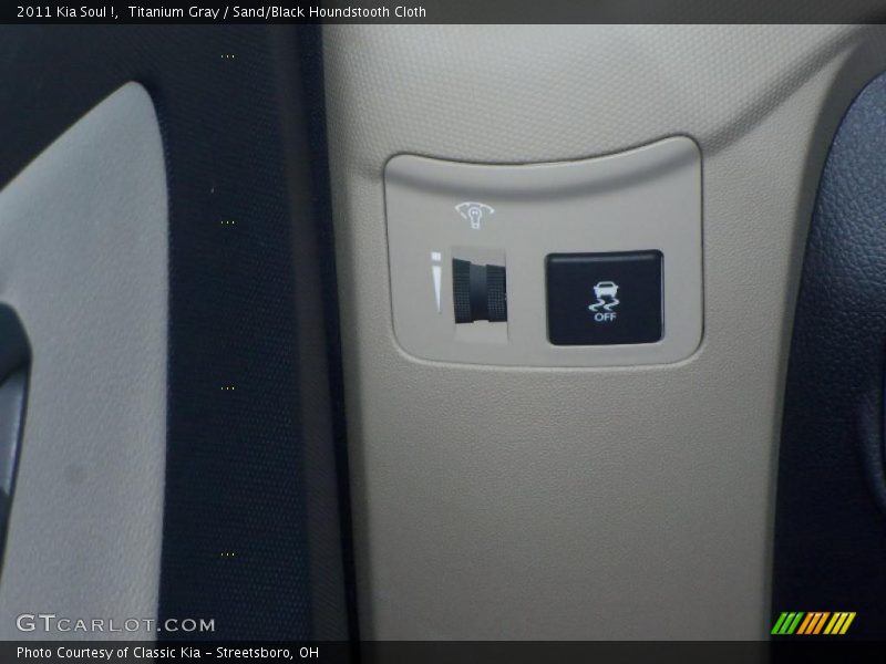 Titanium Gray / Sand/Black Houndstooth Cloth 2011 Kia Soul !
