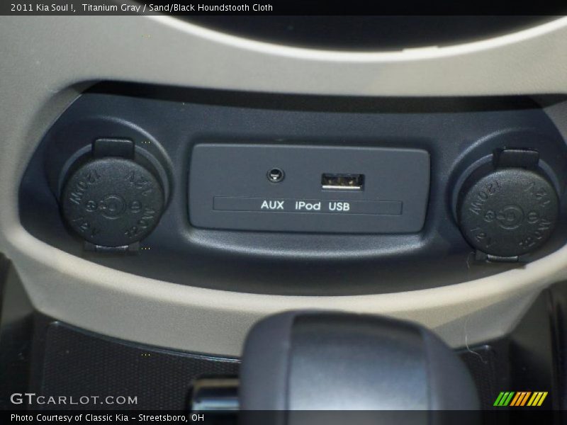 Titanium Gray / Sand/Black Houndstooth Cloth 2011 Kia Soul !