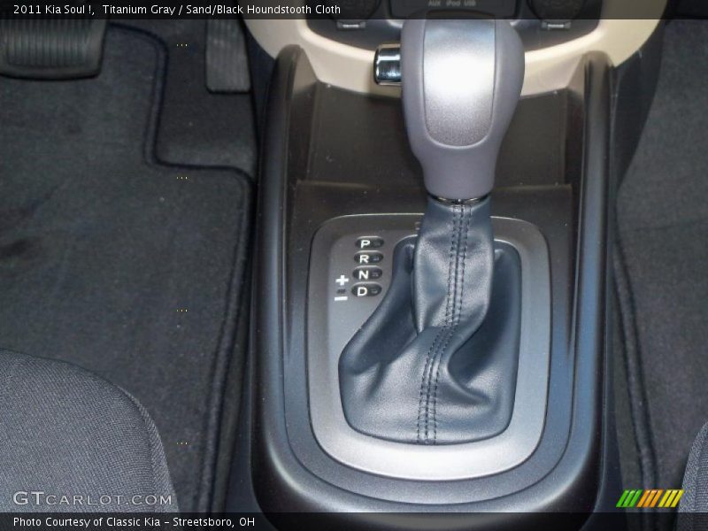 Titanium Gray / Sand/Black Houndstooth Cloth 2011 Kia Soul !