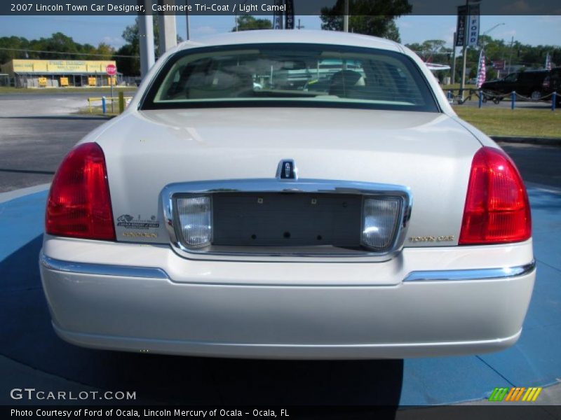 Cashmere Tri-Coat / Light Camel 2007 Lincoln Town Car Designer