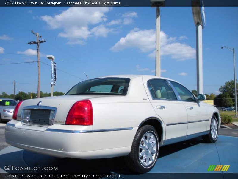 Cashmere Tri-Coat / Light Camel 2007 Lincoln Town Car Designer
