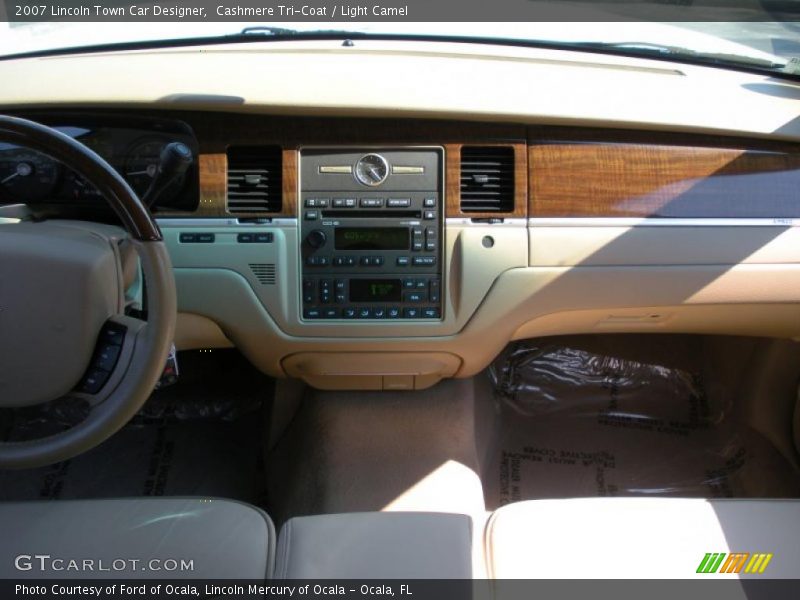 Cashmere Tri-Coat / Light Camel 2007 Lincoln Town Car Designer