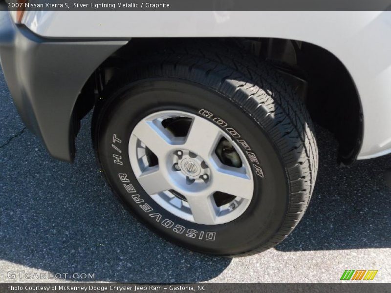 Silver Lightning Metallic / Graphite 2007 Nissan Xterra S