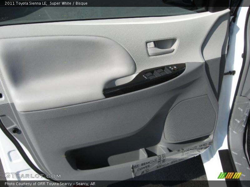 Super White / Bisque 2011 Toyota Sienna LE