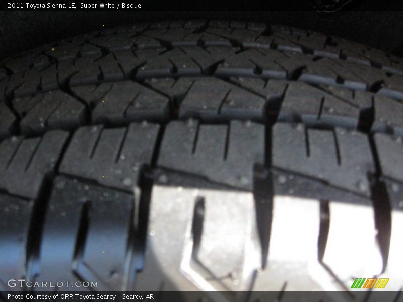 Super White / Bisque 2011 Toyota Sienna LE