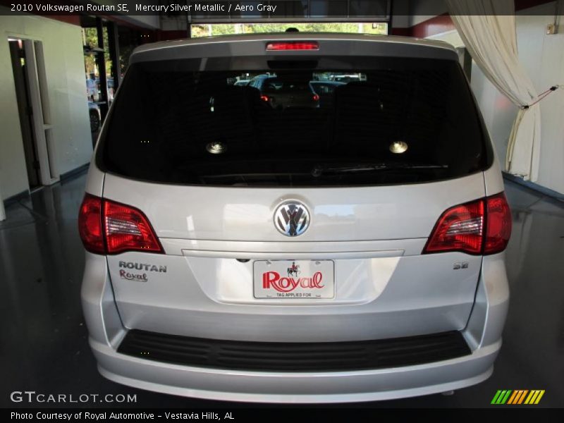 Mercury Silver Metallic / Aero Gray 2010 Volkswagen Routan SE
