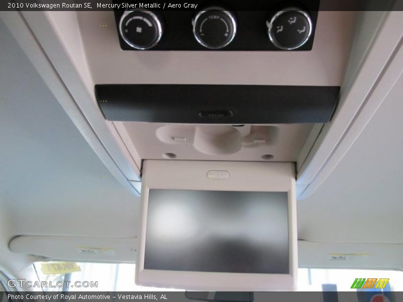 Mercury Silver Metallic / Aero Gray 2010 Volkswagen Routan SE