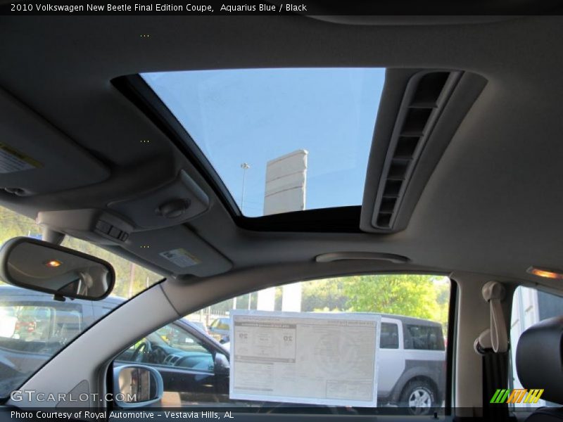 Sunroof of 2010 New Beetle Final Edition Coupe