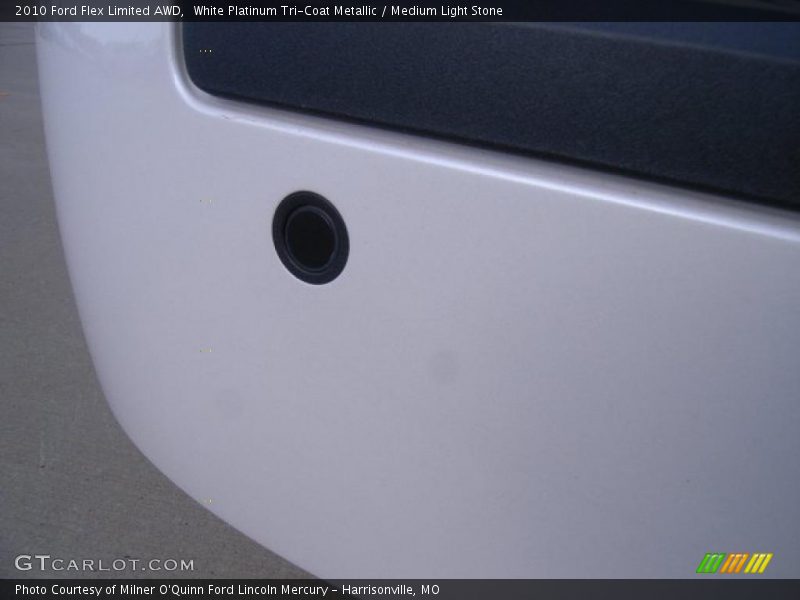 White Platinum Tri-Coat Metallic / Medium Light Stone 2010 Ford Flex Limited AWD