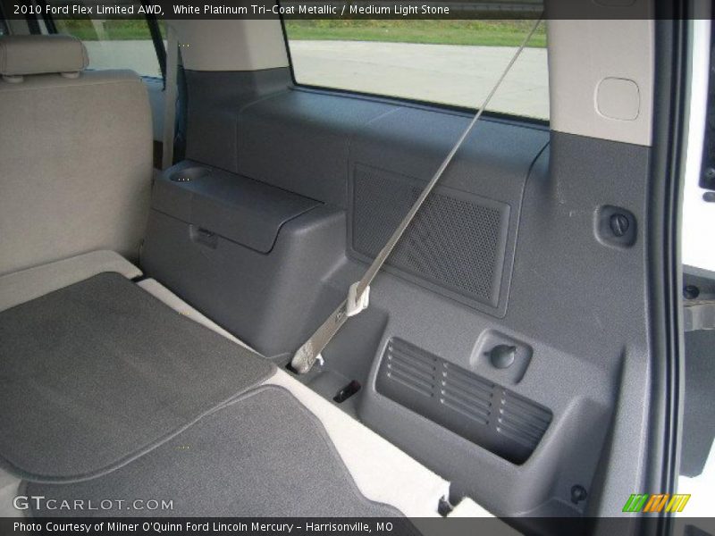 White Platinum Tri-Coat Metallic / Medium Light Stone 2010 Ford Flex Limited AWD