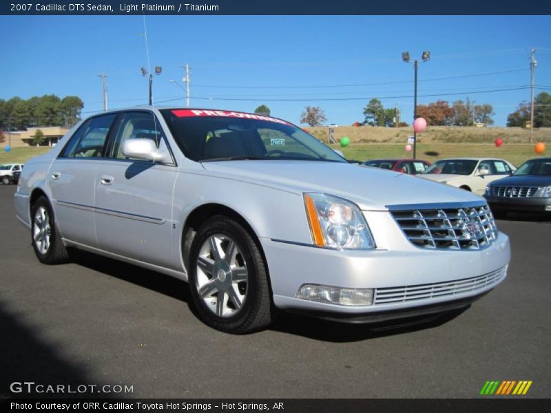 Light Platinum / Titanium 2007 Cadillac DTS Sedan