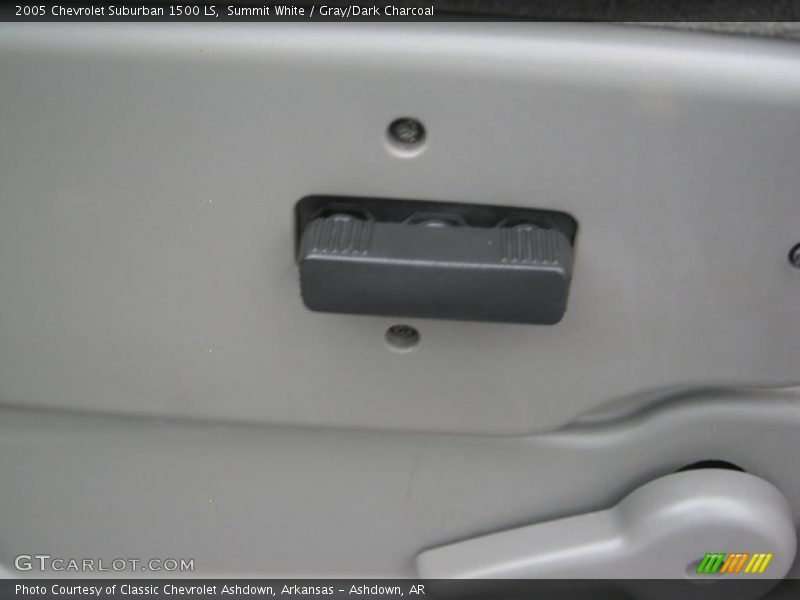 Summit White / Gray/Dark Charcoal 2005 Chevrolet Suburban 1500 LS