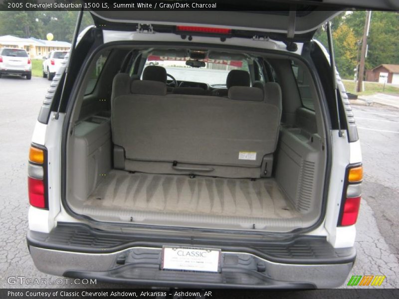  2005 Suburban 1500 LS Trunk