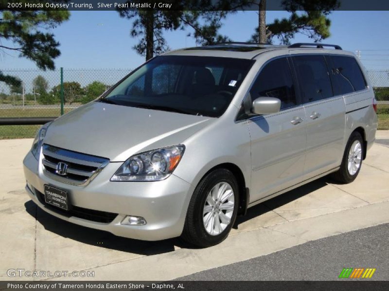 Front 3/4 View of 2005 Odyssey Touring