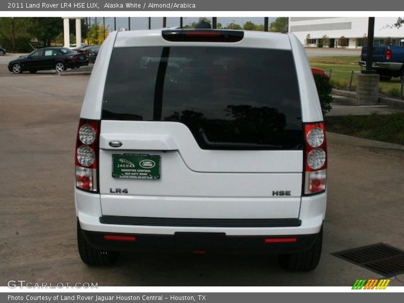 Alaska White / Almond/Arabica 2011 Land Rover LR4 HSE LUX