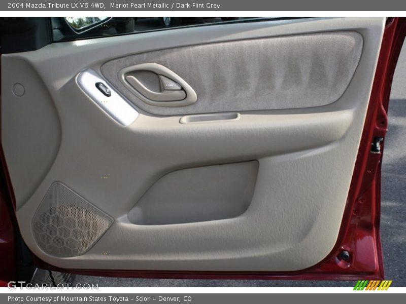 Door Panel of 2004 Tribute LX V6 4WD