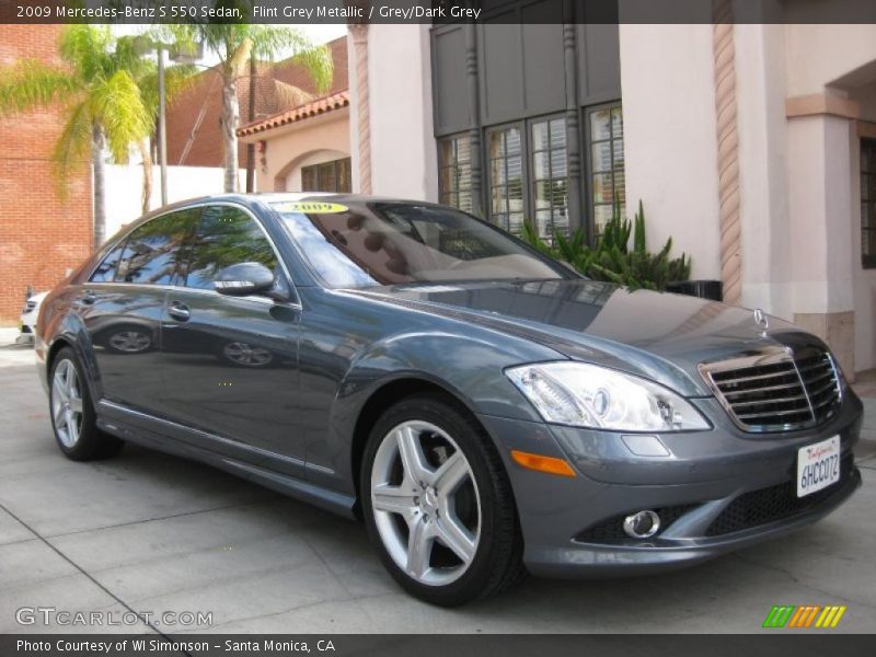 Front 3/4 View of 2009 S 550 Sedan
