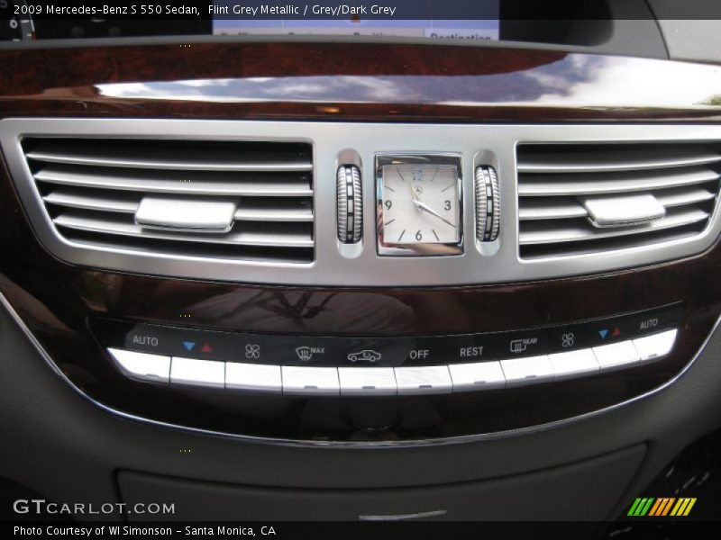 Controls of 2009 S 550 Sedan