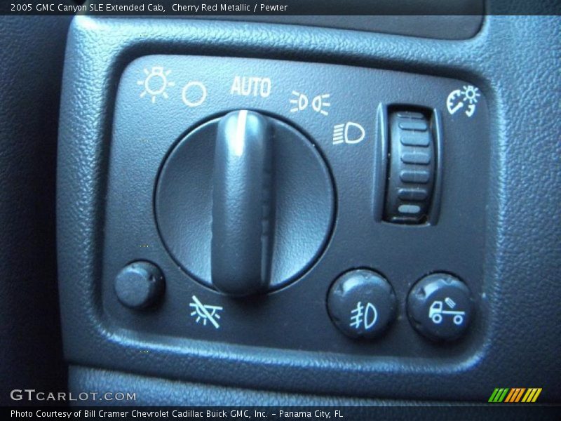 Controls of 2005 Canyon SLE Extended Cab