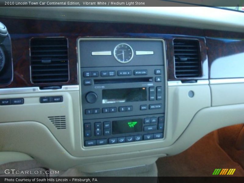 Vibrant White / Medium Light Stone 2010 Lincoln Town Car Continental Edition