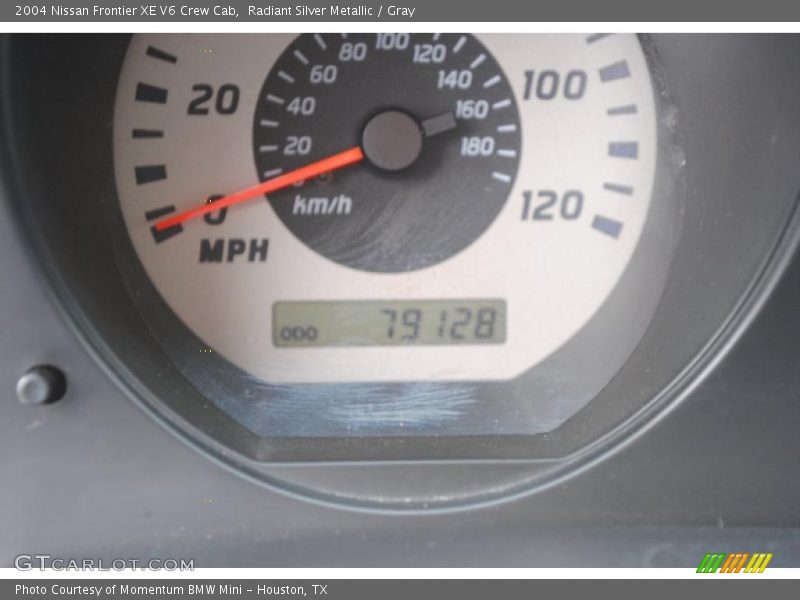 Radiant Silver Metallic / Gray 2004 Nissan Frontier XE V6 Crew Cab