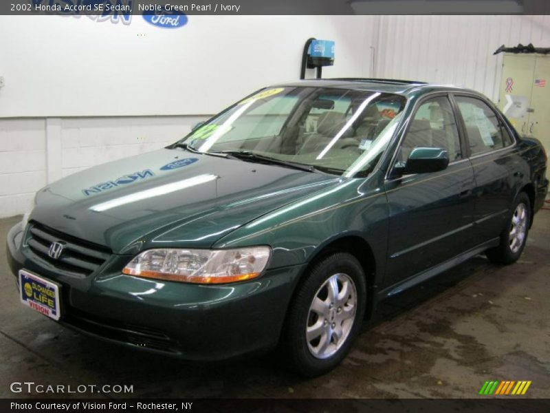 Noble Green Pearl / Ivory 2002 Honda Accord SE Sedan