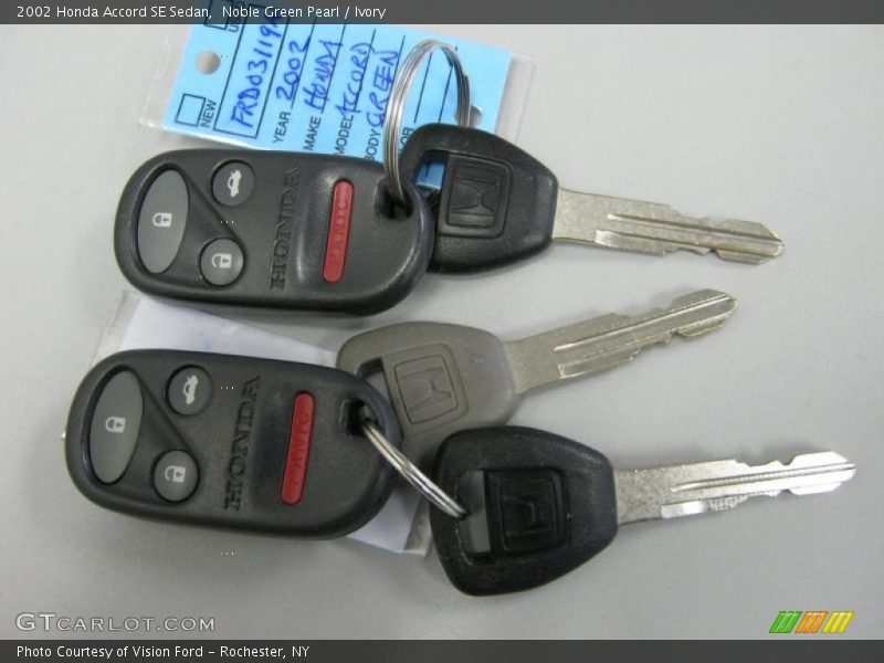 Noble Green Pearl / Ivory 2002 Honda Accord SE Sedan