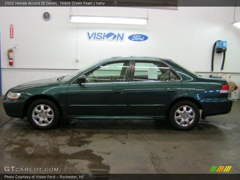 Noble Green Pearl / Ivory 2002 Honda Accord SE Sedan