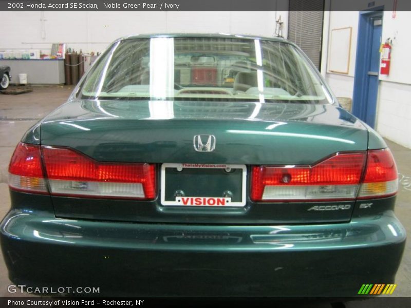 Noble Green Pearl / Ivory 2002 Honda Accord SE Sedan