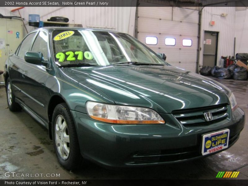 Noble Green Pearl / Ivory 2002 Honda Accord SE Sedan