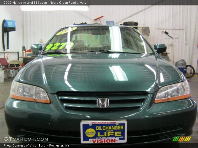 Noble Green Pearl / Ivory 2002 Honda Accord SE Sedan