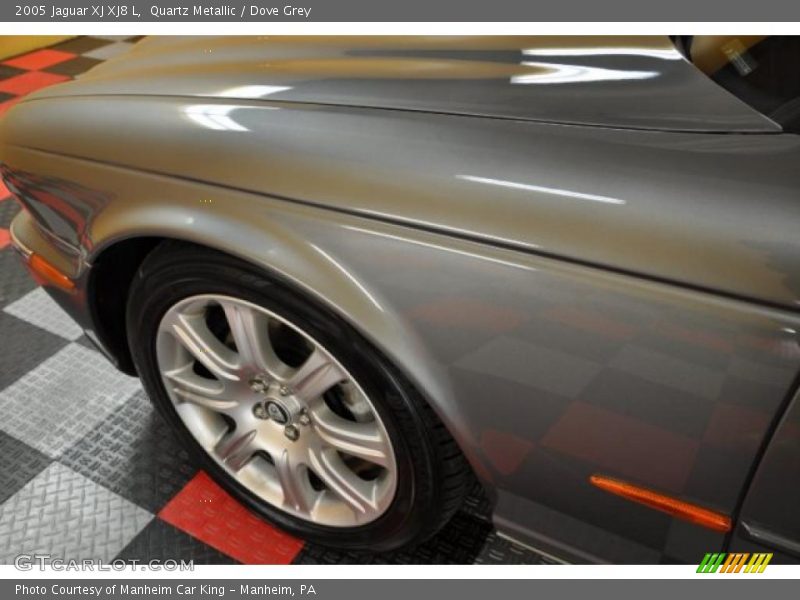 Quartz Metallic / Dove Grey 2005 Jaguar XJ XJ8 L